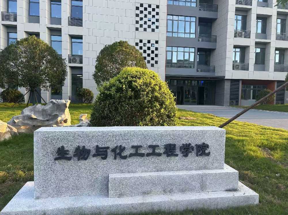 绥中县扬州职业大学体育场高杆灯项目